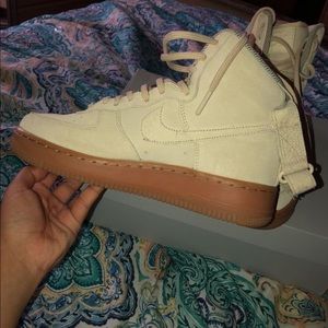Nike Woman’s Air Force 1 (tan)